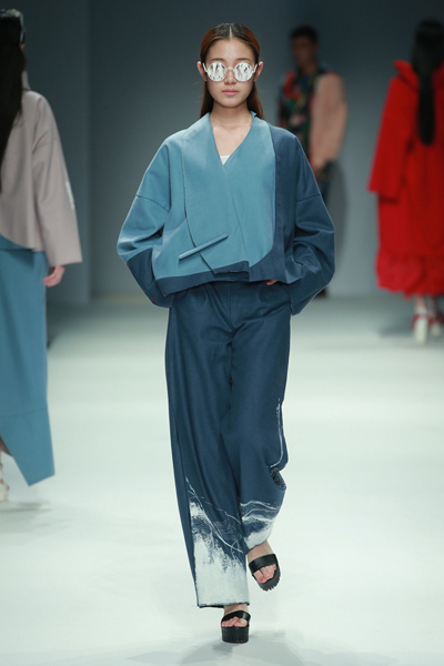 “Already Here”的自我表达 北京服装学院服装T台秀场掀起的时尚新浪潮